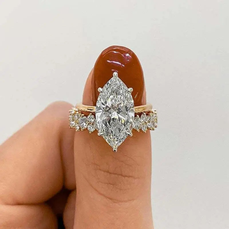 Delphine – Luxury Marquise Diamond Ring Set in Gold