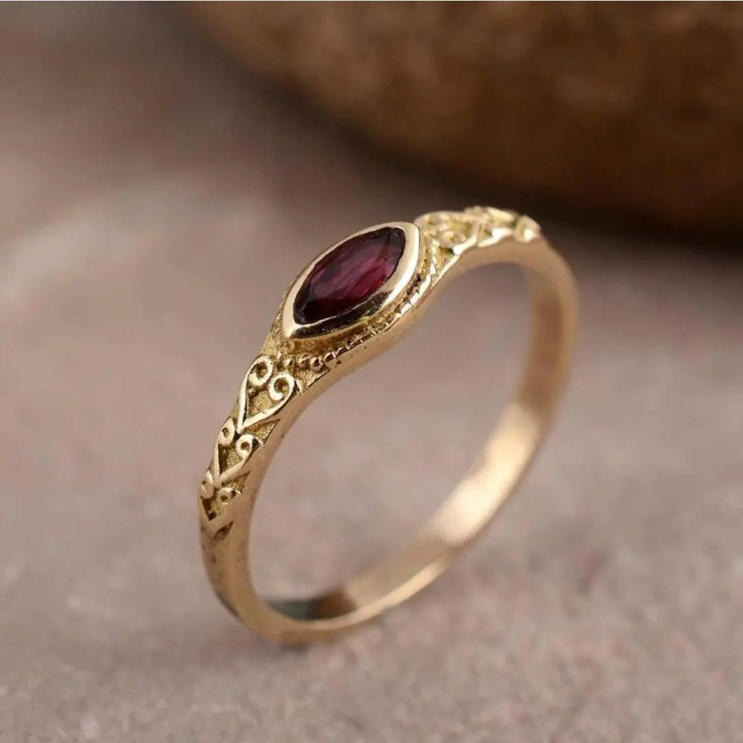 Isabella – Refined Vintage Gold & Red Crystal Ring