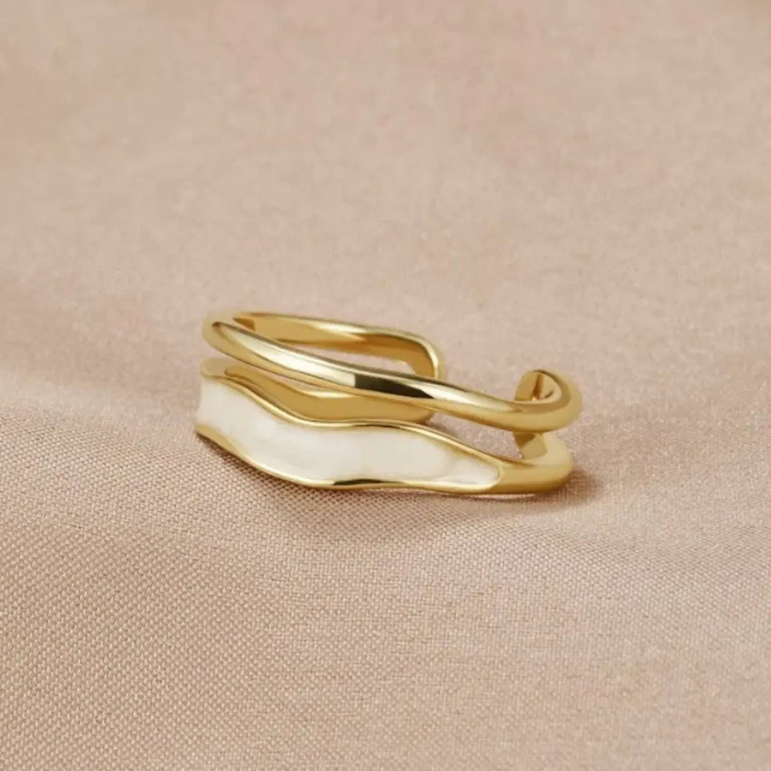 Mirabella – Elegant White Enamel & Gold Ring