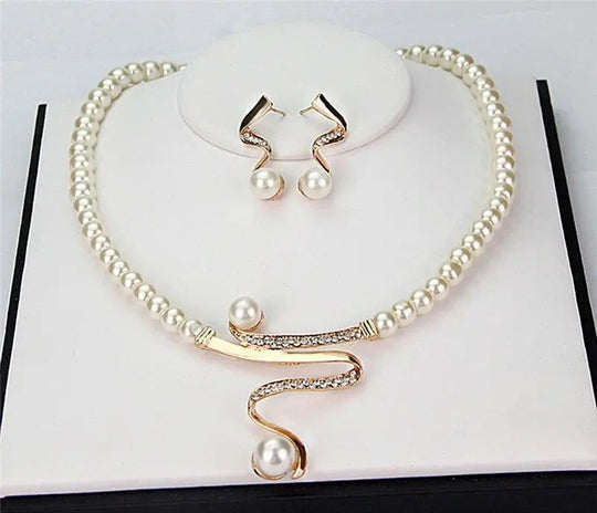 Seraphis – Natural Pearl Necklace & Earring Set