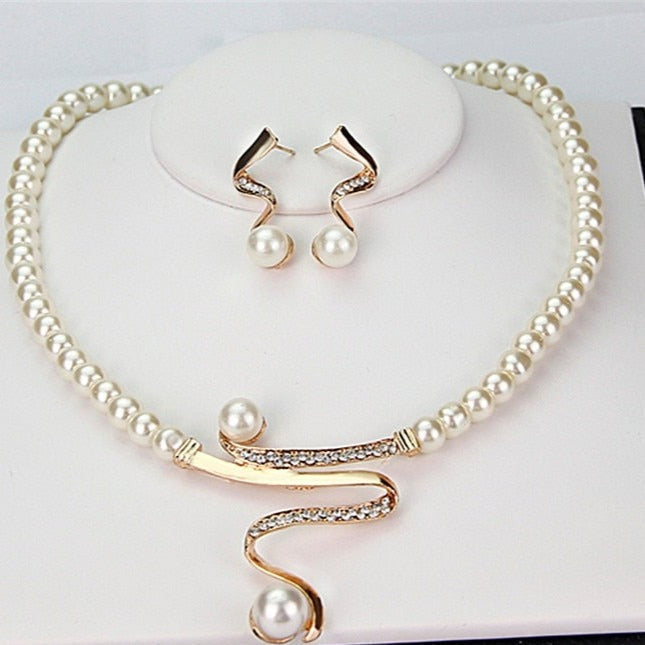 Isabella – Natural Pearl Necklace + Earrings Set