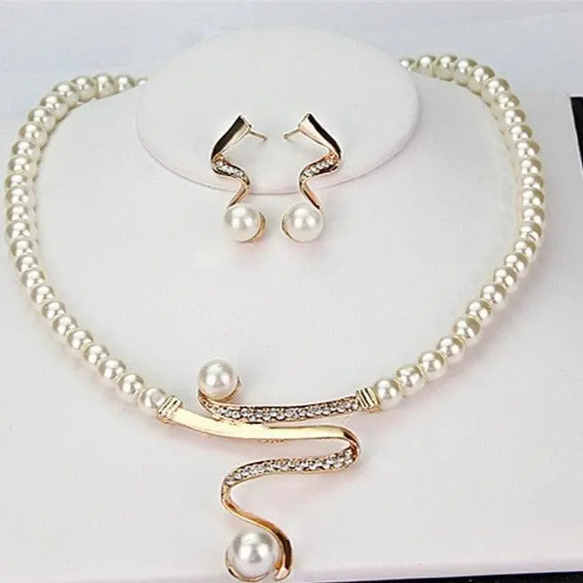 Seraphis – Natural Pearl Necklace & Earring Set
