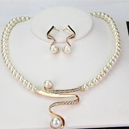 Maribel – Refined Natural Pearl Necklace & Earring Set