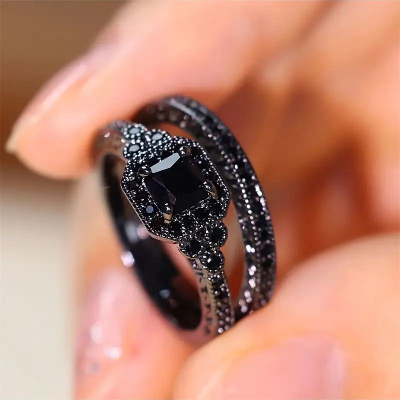 Nyx – Refined Vintage Black Ring Set
